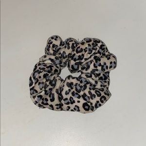 Brandy Melville Scrunchie